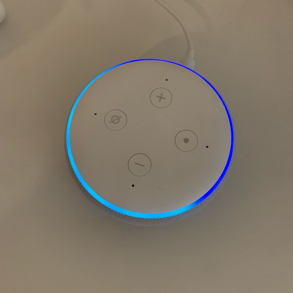 Amazon Echo dot - smart speaker with Alexa